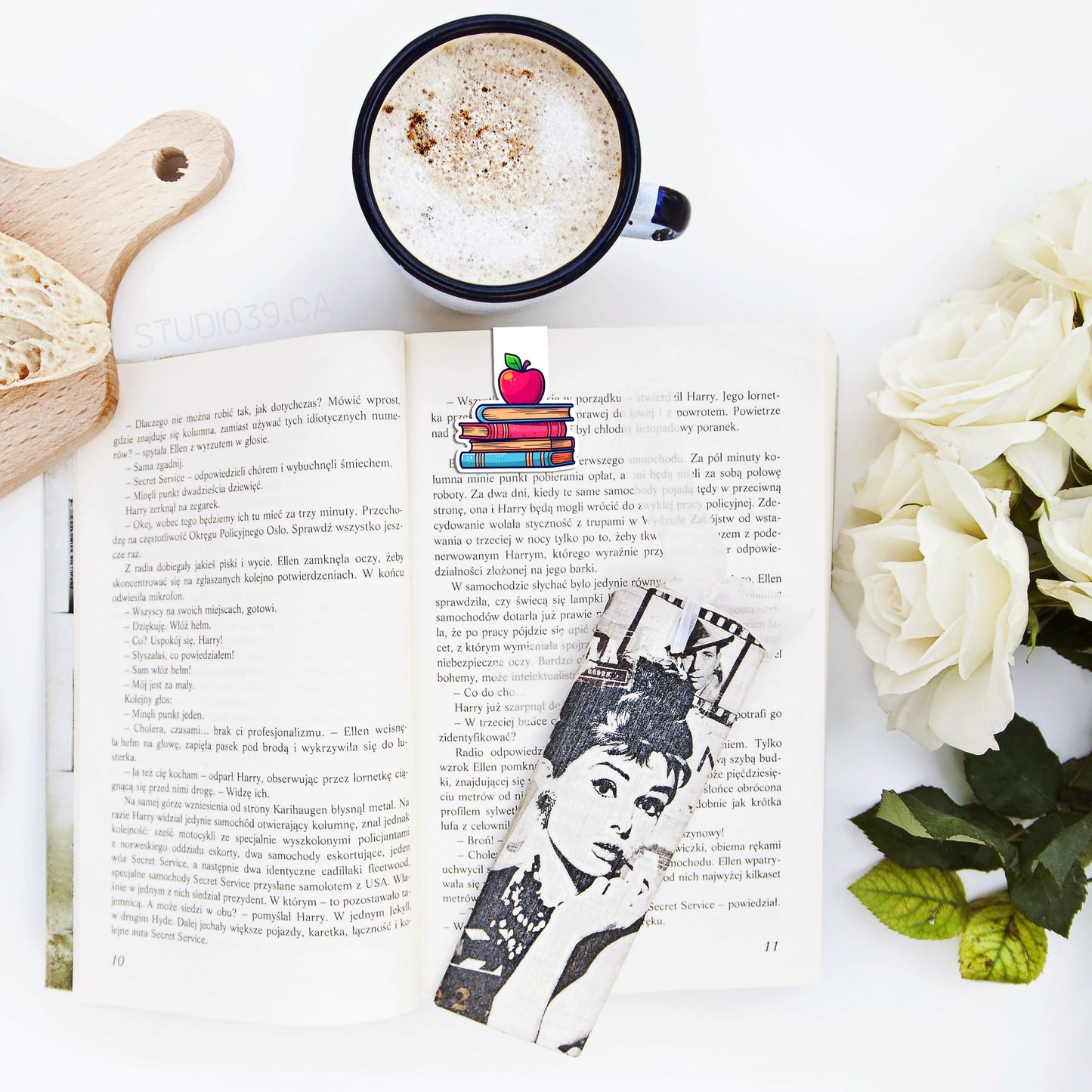 Books and Apple Magnetic Bookmark, Book Lovers Gift, Bookish Gift